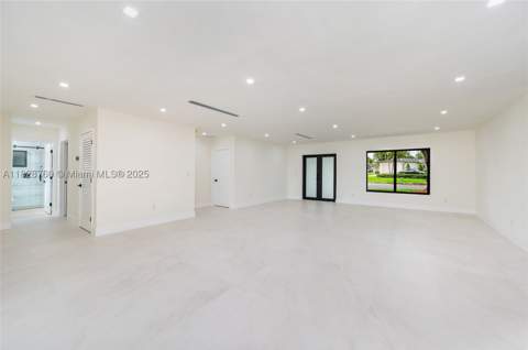 7101 E Troon Cir, Miami Lakes FL - photo 15 of 42