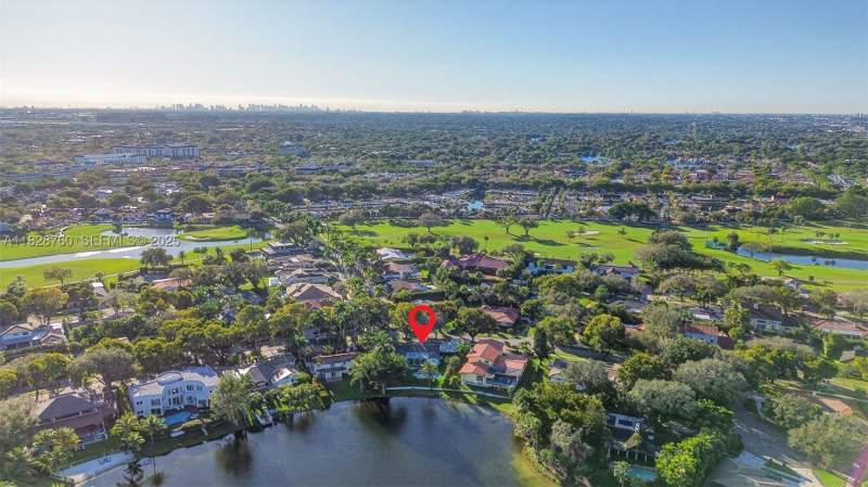 4 bedroom SingleFamilyResidence at 7101 E Troon Cir, Miami Lakes - Loch Lomond, Miami Lakes — photo 4