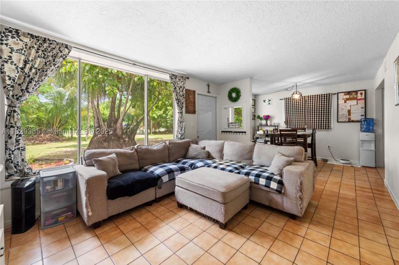 3 bedroom SingleFamilyResidence at 20350 SW 182nd Ave, Redland, Miami — photo 3