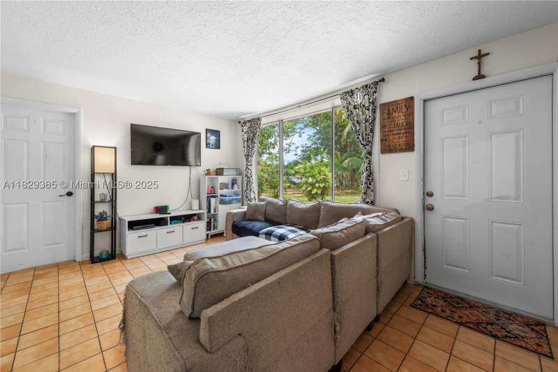 3 bedroom SingleFamilyResidence at 20350 SW 182nd Ave, Redland, Miami — photo 5