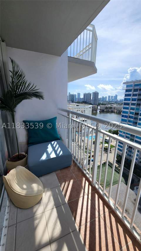 18051 Biscayne Blvd 1705, Aventura FL - photo 22 of 37