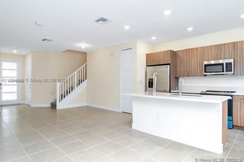 3 bedroom Townhouse at 15842 NW 91 Ct 15842, Satori Dunnwoody Lake, Miami Lakes — photo 3