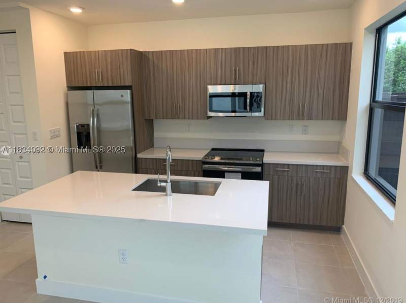 3 bedroom Townhouse at 15842 NW 91 Ct 15842, Satori Dunnwoody Lake, Miami Lakes — photo 5