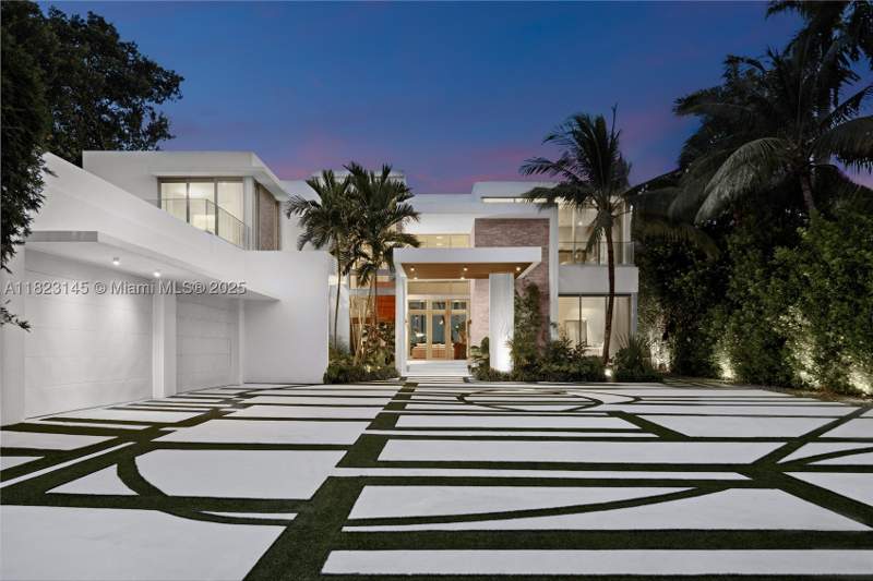 9 bedroom SingleFamilyResidence at 30 Palm Ave, Palm Island, Miami Beach — photo 2