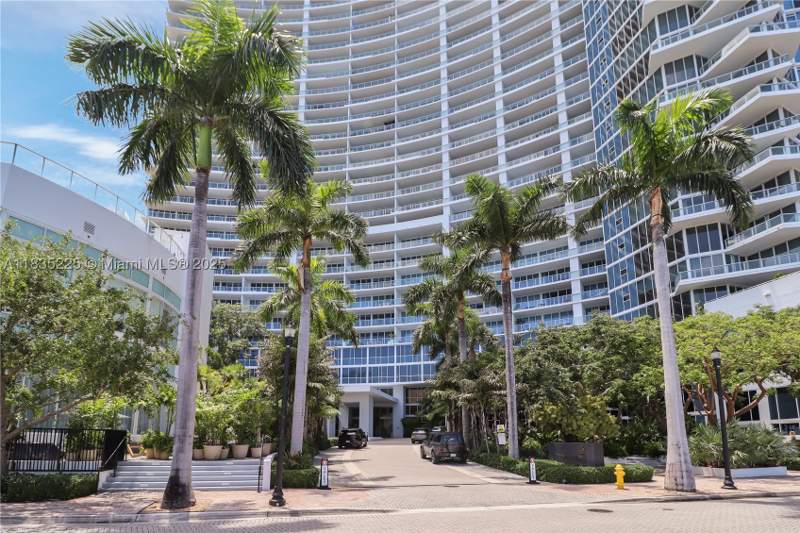2 bedroom Condominium at 2020 N Bayshore Dr 2801, Paramount Bay Condo, Miami — photo 2