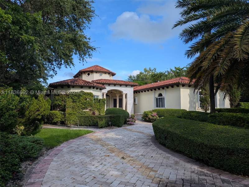 4 bedroom SingleFamilyResidence at 13400 SW 83rd Ave, Pinecrest Oaks, Pinecrest — photo 2