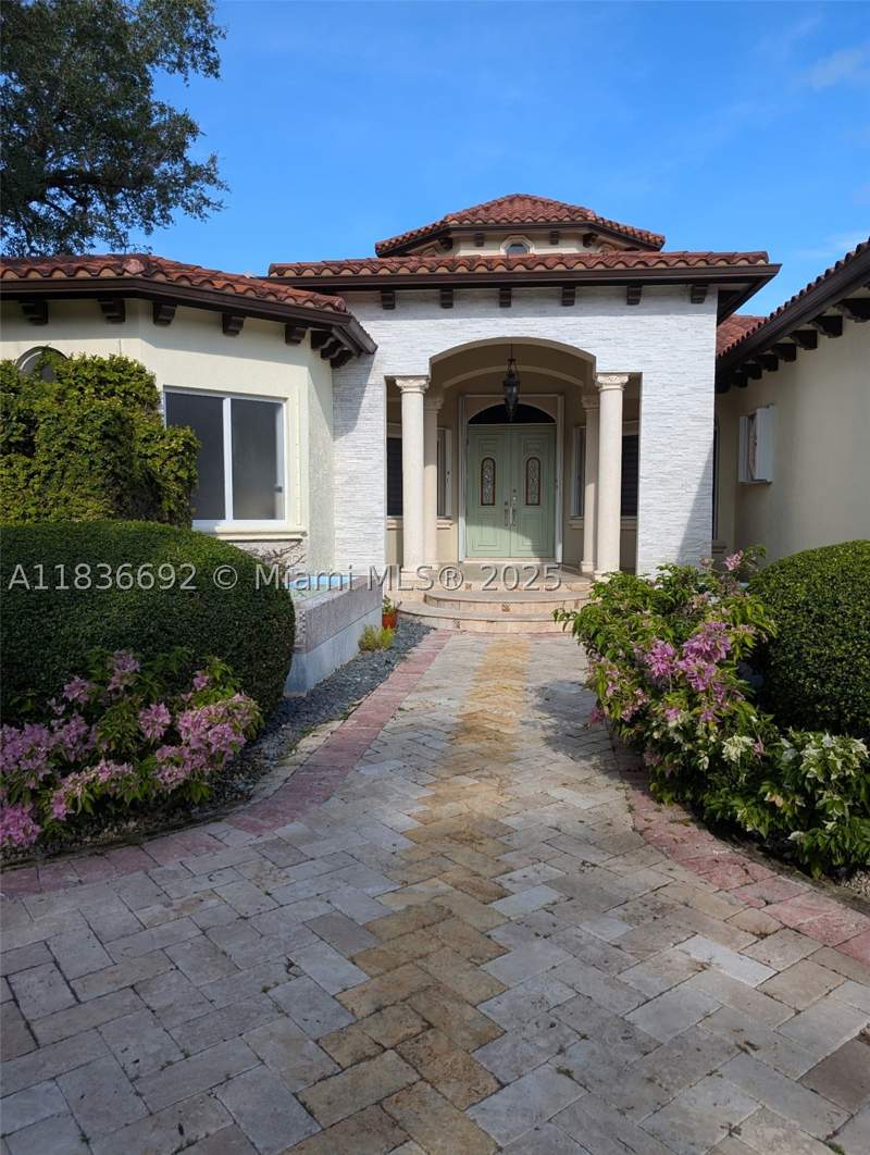 4 bedroom SingleFamilyResidence at 13400 SW 83rd Ave, Pinecrest Oaks, Pinecrest — photo 4