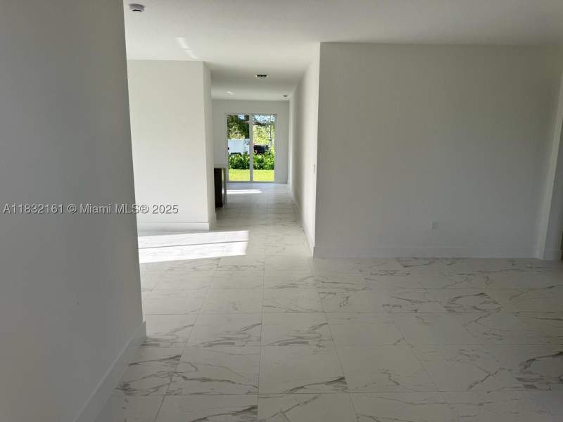 4 bedroom SingleFamilyResidence at 1828 NE 1st St, Miami Land And Developmen, Homestead — photo 4
