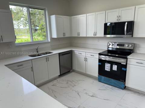 1828 NE 1st St, Homestead FL - photo 6 of 22