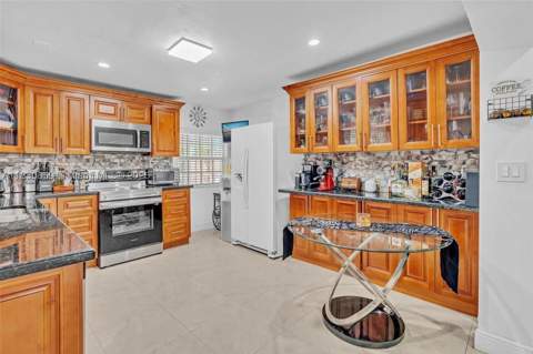 12840 NW 22nd Ave, Miami FL - photo 6 of 11