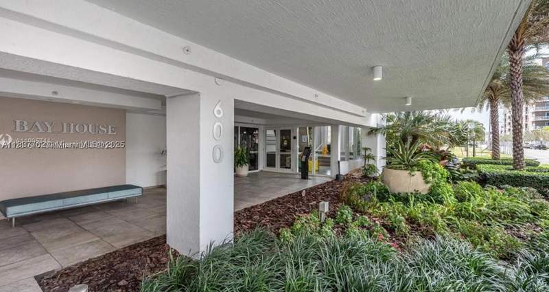 3 bedroom Condominium at 600 NE 27th St 105, Bay House Miami Condo, Miami — photo 2