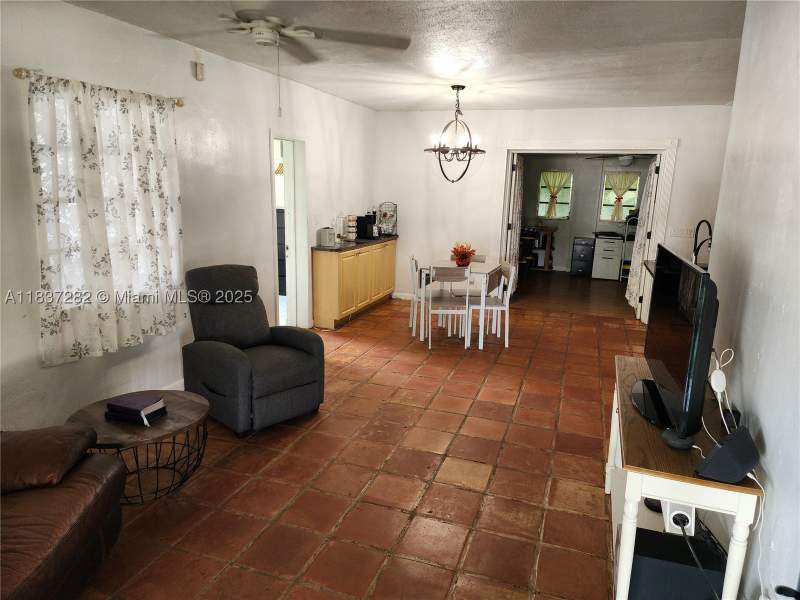 4 bedroom SingleFamilyResidence at 3521 E 8th Ave, Linden Gardens, Hialeah — photo 4
