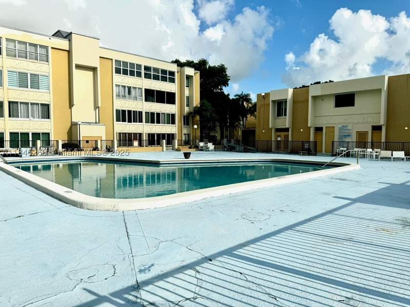 3 bedroom Condominium at 6911 SW 147th Ave 3C, Sovereigns Condo, Miami — photo 5