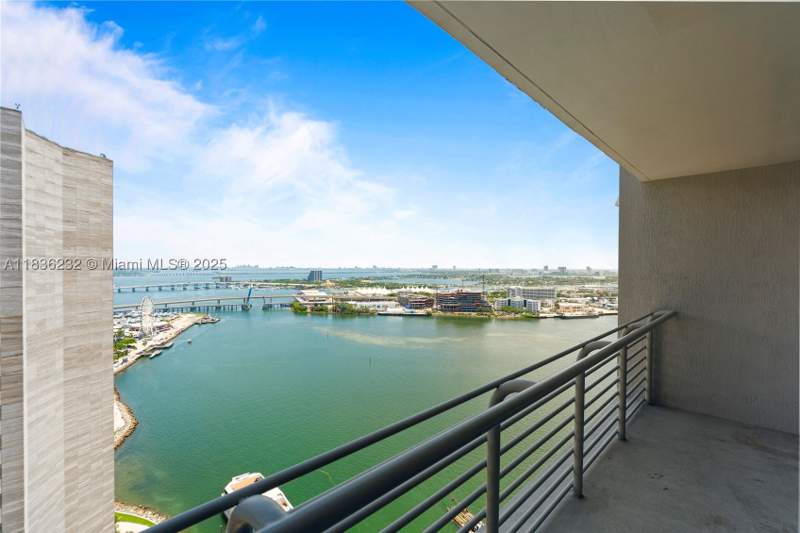 1 bedroom Condominium at 335 S Biscayne Blvd 3410, One Miami East Condo, Miami — photo 3