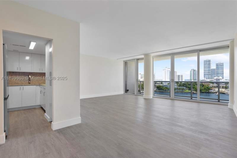 0 bedroom Condominium at 900 Bay Dr 718+Dock Slip available, King Cole Condo, Miami Beach — photo 2