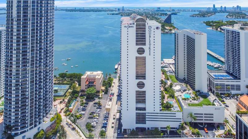 2 bedroom Condominium at 1717 N Bayshore Dr A-2635, Venetia Condo, Miami — photo 2
