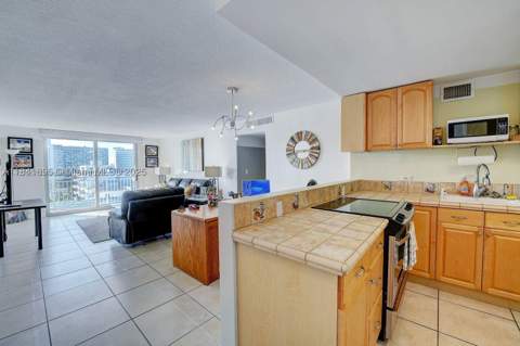 1045 10th St 907, Miami Beach FL - photo 6 of 22