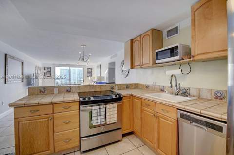 1045 10th St 907, Miami Beach FL - photo 8 of 22