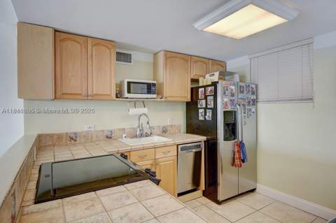 1045 10th St 907, Miami Beach FL - photo 9 of 22