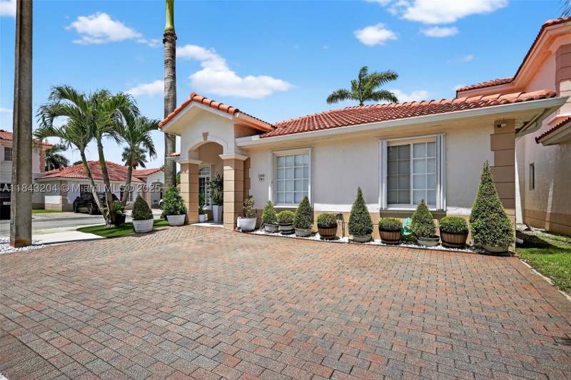 3 bedroom Condominium at 7291 NW 173rd Dr 100, Bella Colina Condo, Hialeah — photo 2