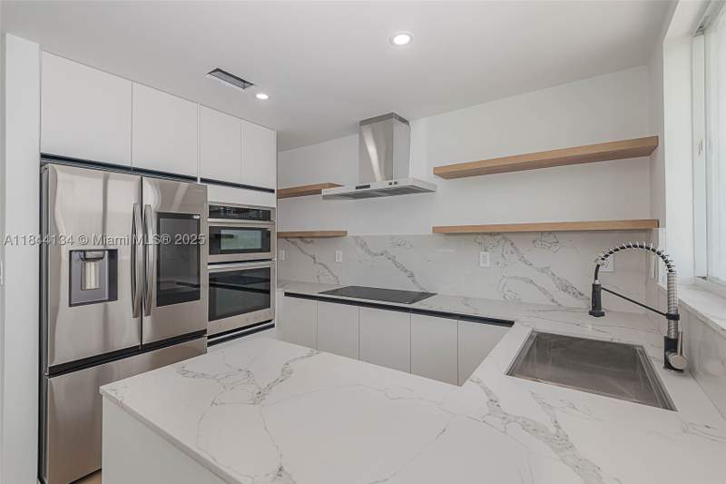 4 bedroom Townhouse at 1975 Calais Dr 1, Normandy Waterway Sub, Miami Beach — photo 2