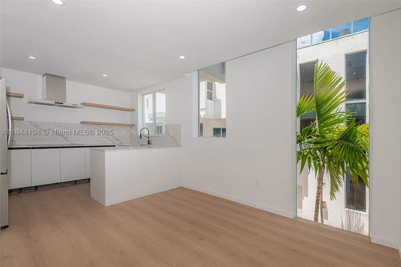 4 bedroom Townhouse at 1975 Calais Dr 1, Normandy Waterway Sub, Miami Beach — photo 4