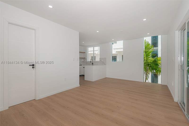 4 bedroom Townhouse at 1975 Calais Dr 1, Normandy Waterway Sub, Miami Beach — photo 5