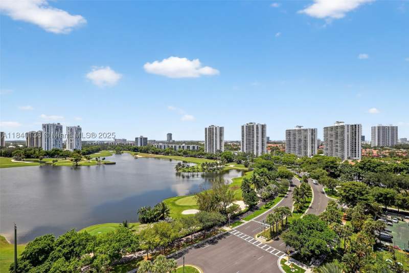 2 bedroom Condominium at 20185 E Country Club Dr 1406, The Landmark Condo, Aventura — photo 4
