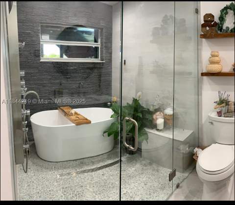 8453 NW 189 Street Rd, Hialeah FL - photo 16 of 24