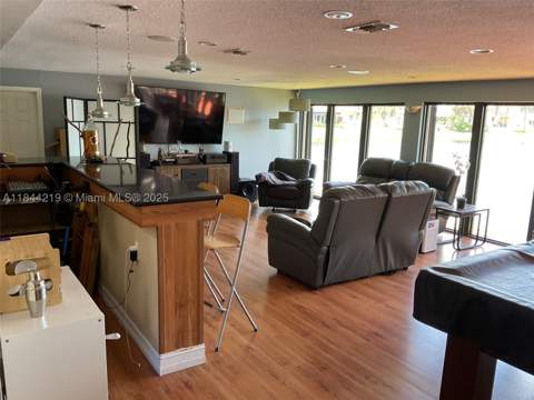 8453 NW 189 Street Rd, Hialeah FL - photo 17 of 24