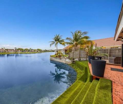 8453 NW 189 Street Rd, Hialeah FL - photo 23 of 24