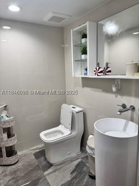 3 bedroom SingleFamilyResidence at 4229 W 7th Ln, Hialeah Estates, Hialeah — photo 4