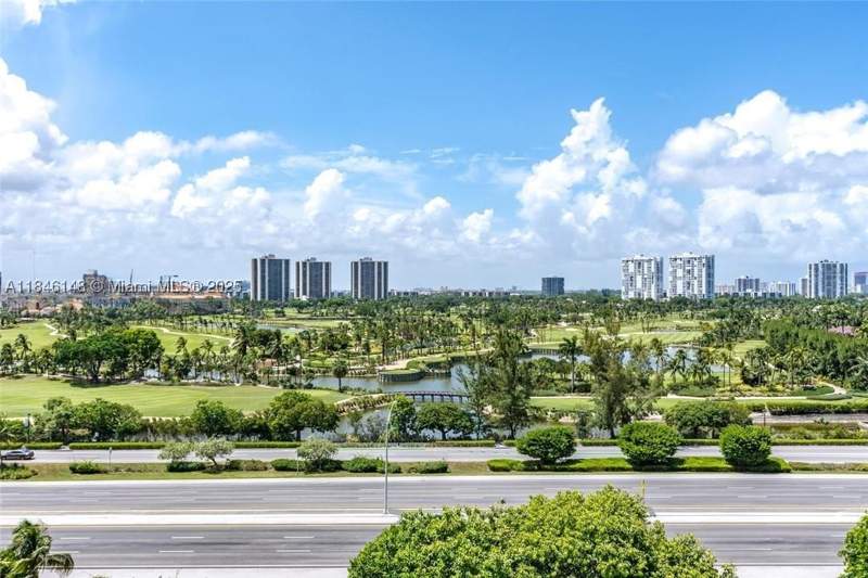 2 bedroom Condominium at 3400 NE 192nd St 1205, Mystic Pointe Tower 600 C, Aventura — photo 2