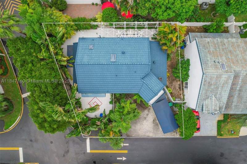 3 bedroom SingleFamilyResidence at 250 NE 212th St, San Simeon Homes, Miami — photo 3