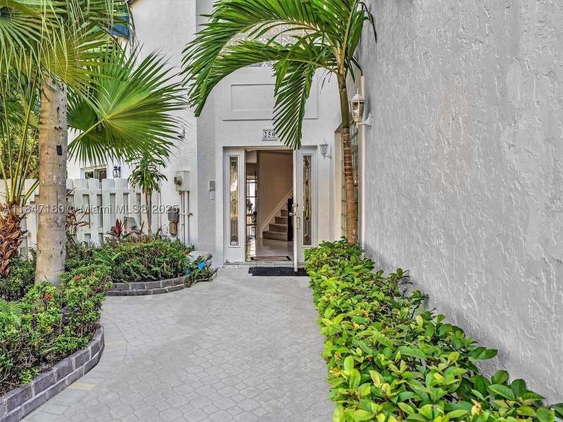 3 bedroom SingleFamilyResidence at 250 NE 212th St, San Simeon Homes, Miami — photo 5