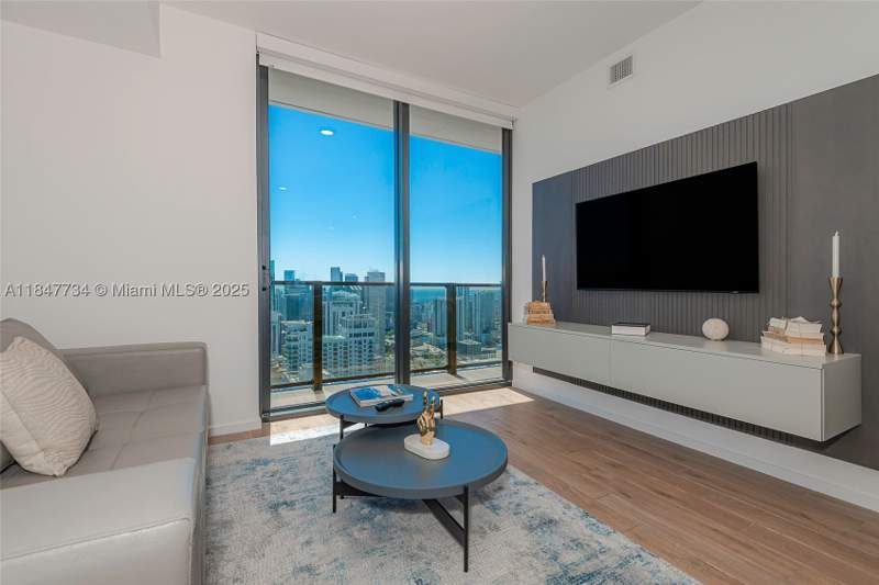 2 bedroom Condominium at 398 NE 5th St 4417, Map Of Miami Dade Co. FL., Miami — photo 2
