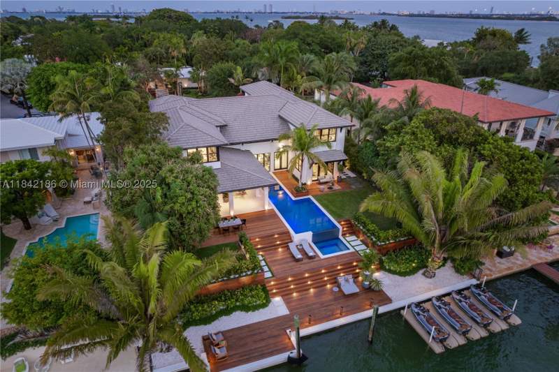 6 bedroom SingleFamilyResidence at 4241 Palm Ln, BAY POINT, Miami — photo 2
