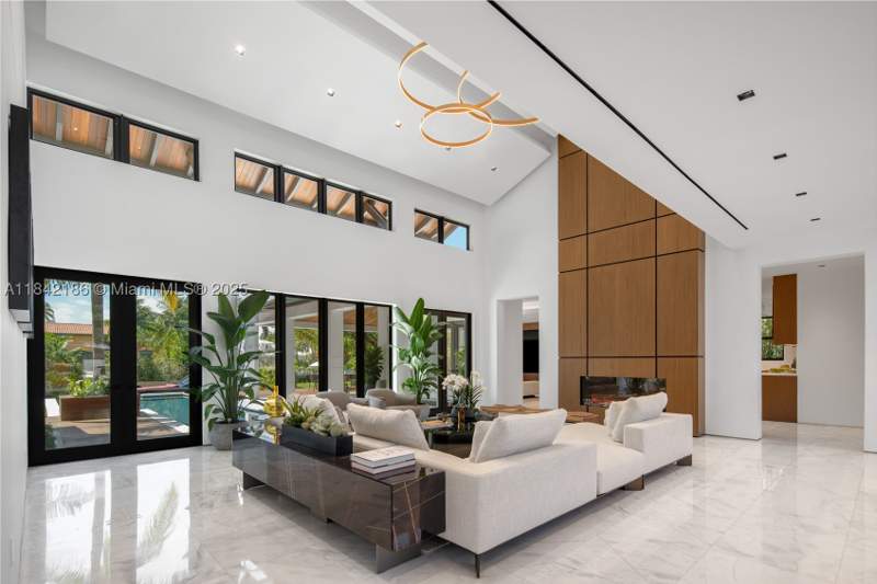 6 bedroom SingleFamilyResidence at 4241 Palm Ln, BAY POINT, Miami — photo 5