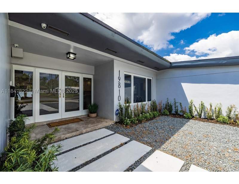 5 bedroom SingleFamilyResidence at 19810 NE 22nd av, Highland Woods Sec 1, Miami — photo 2