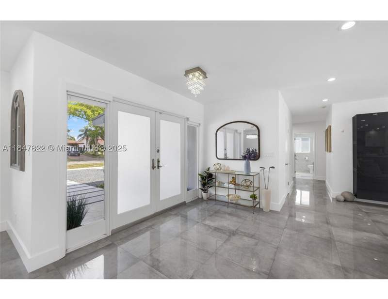 5 bedroom SingleFamilyResidence at 19810 NE 22nd av, Highland Woods Sec 1, Miami — photo 4