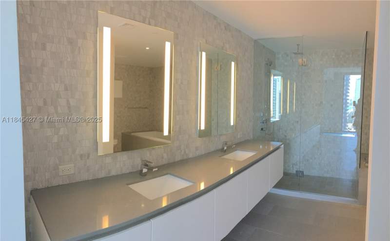 2 bedroom Condominium at 88 SW 7th St 2305, Rise Condo, Miami — photo 2