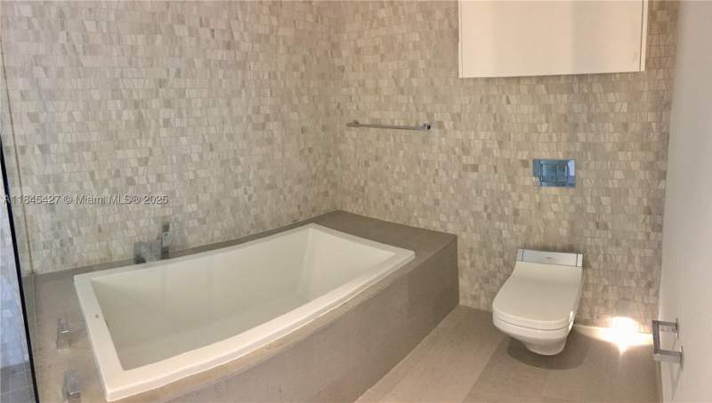 2 bedroom Condominium at 88 SW 7th St 2305, Rise Condo, Miami — photo 4