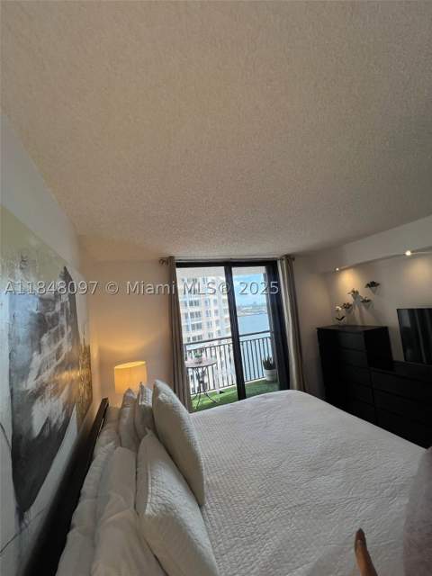 540 Brickell Key Dr 1524, Miami FL - photo 17 of 46