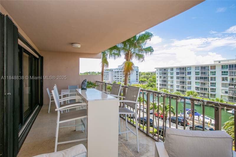 2 bedroom Condominium at 1800 NE 114th St 511, Cricket Club Condo, Miami — photo 3