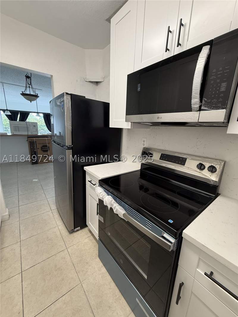 2 bedroom Condominium at 10900 SW 104th St 323, The Berkeley Condo, Miami — photo 4