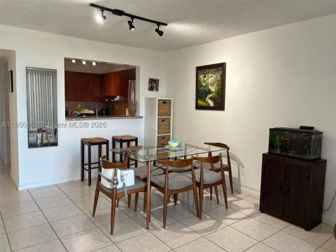 9682 Fontainebleau Blvd 401, Miami FL - photo 15 of 34