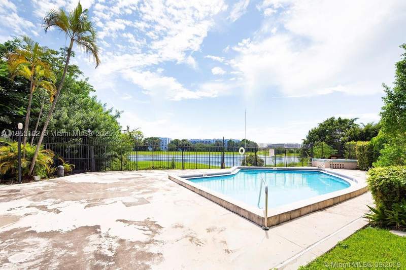 1 bedroom Condominium at 9682 Fontainebleau Blvd 401, Golfview Club Fontaineble, Miami — photo 3