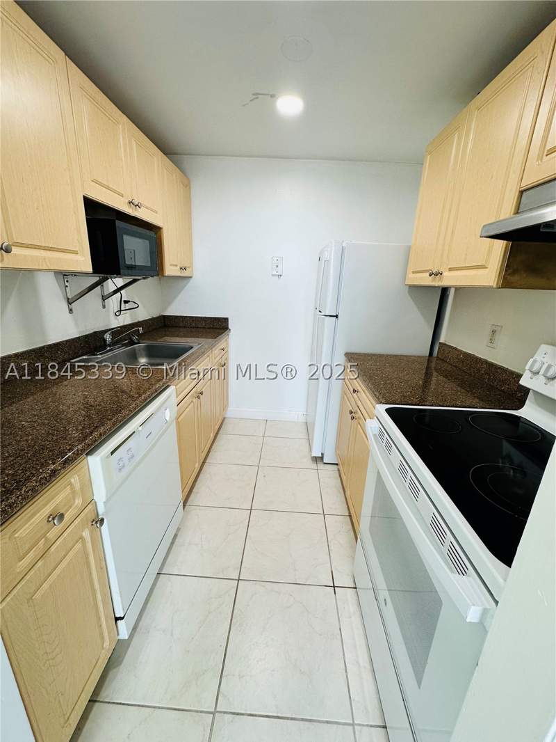 1 bedroom Condominium at 2020 NE 135th St 807, Keystone Towers Condo, North Miami — photo 5