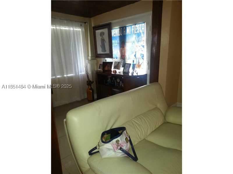 2 bedroom SingleFamilyResidence at 321 NW 13th Ave, Lawrence Estate Land Co, Miami — photo 4