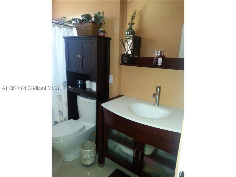 2 bedroom SingleFamilyResidence at 321 NW 13th Ave, Lawrence Estate Land Co, Miami — photo 5